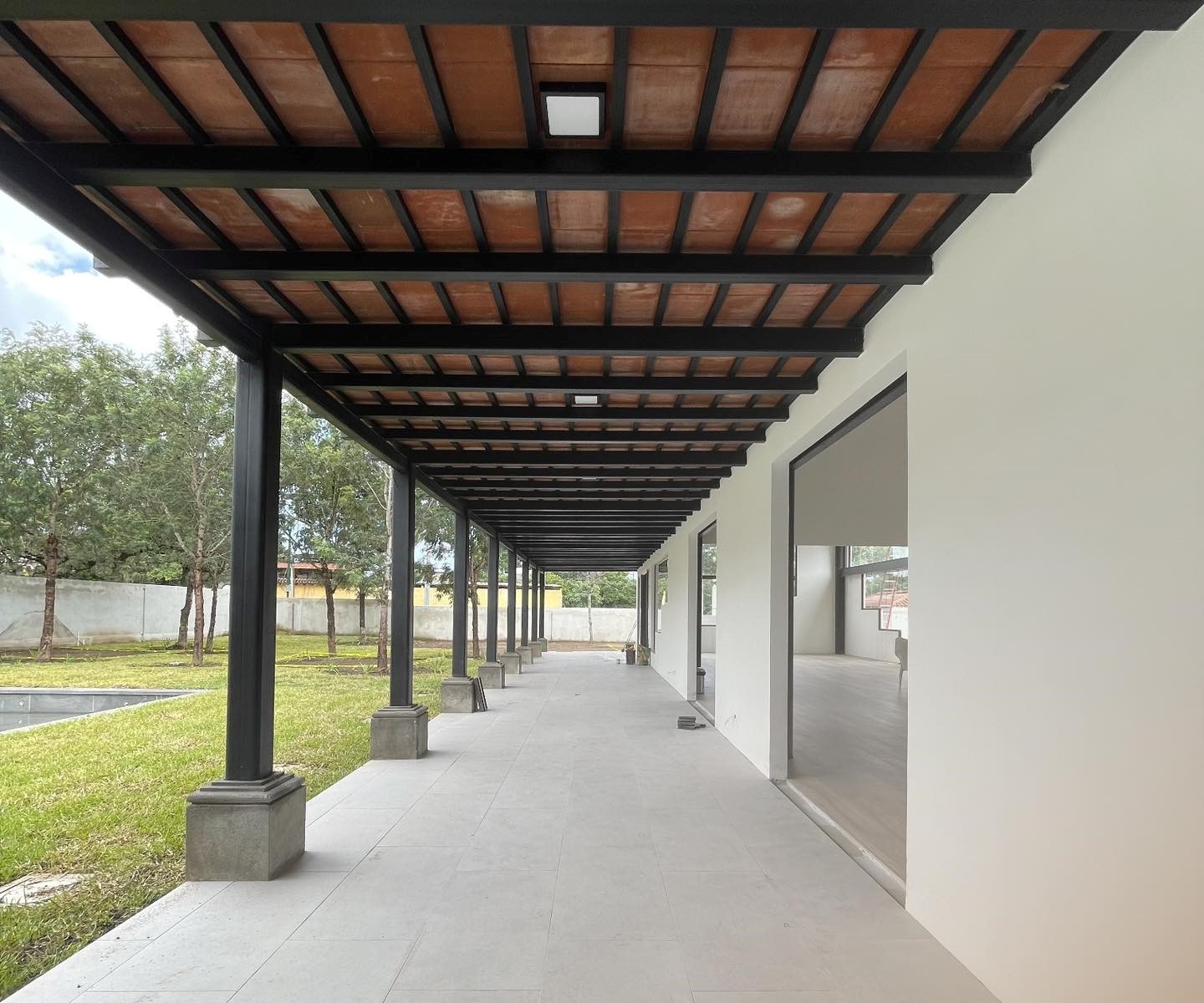 Los Apóstoles — Modern Colonial Home in Exclusive Gated Community - Photo 2