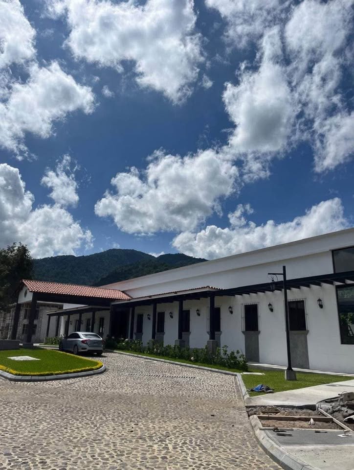 Los Apóstoles — Modern Colonial Home in Exclusive Gated Community - Photo 5