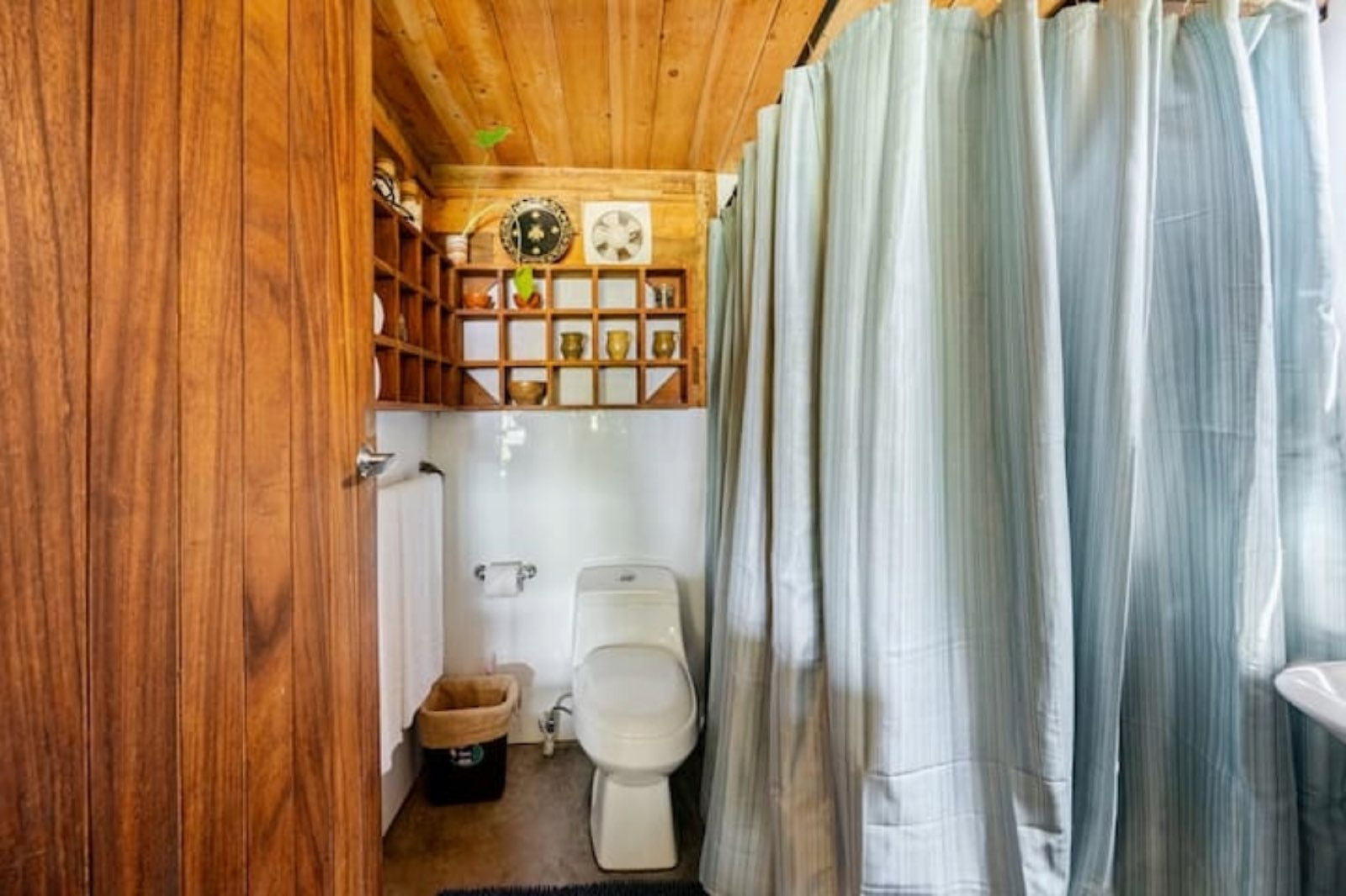 Catarata — Luxury Romantic Cabin at Finca El Tambor, El Hato - Photo 10