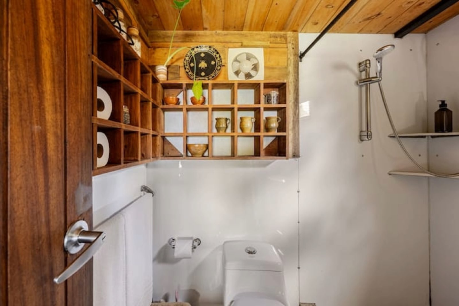 Catarata — Luxury Romantic Cabin at Finca El Tambor, El Hato - Photo 9